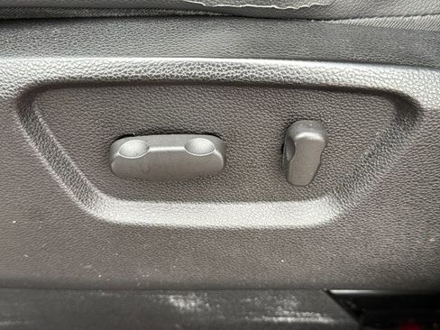 Used 2015 Chevrolet Captiva Sport LTZ image 29