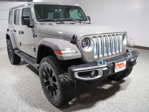 Used 2023 Jeep Wrangler Unlimited Sahara w/ Cold Weather Group AWD/4WD image 6