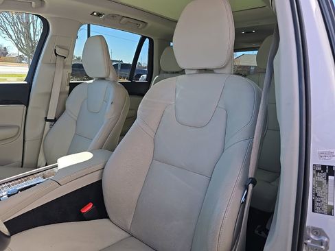 Used 2019 Volvo XC90 T6 Momentum w/ Protection Package Premier image 15