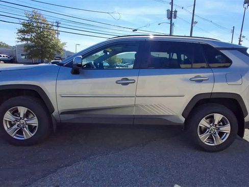 Used 2022 Toyota RAV4 XLE image 5