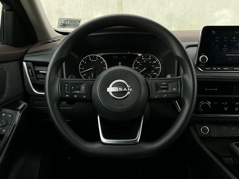 Used 2023 Nissan Rogue S image 31