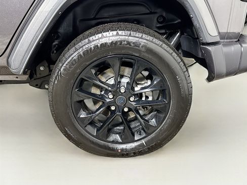 Used 2025 Jeep Wrangler Unlimited Sahara w/ Safety Group image 27