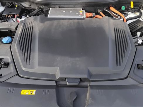 Used 2023 Audi e-tron Prestige w/ Prestige Package image 15