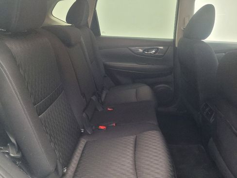 Used 2017 Nissan Rogue SV image 19