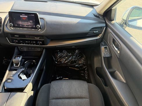 Used 2025 Nissan Rogue SV FWD image 24