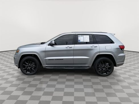 Used 2021 Jeep Grand Cherokee Laredo X AWD/4WD image 12