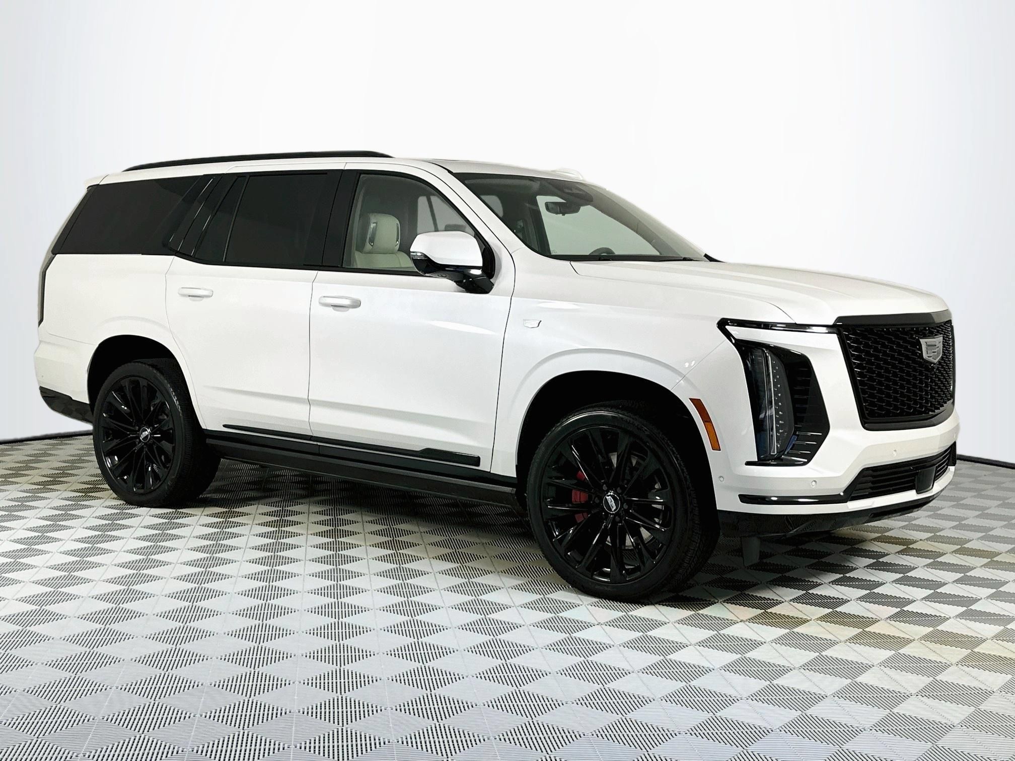 Used 2025 Cadillac Escalade Sport Platinum w/ LPO, ONYX Package AWD/4WD image 3