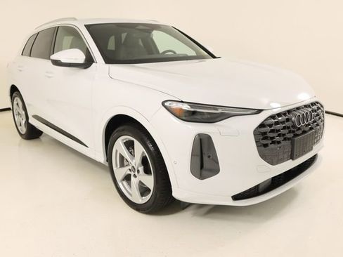 Certified 2025 Audi Q5 Prestige AWD/4WD image 7