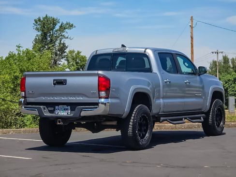 Used 2019 Toyota Tacoma SR5 AWD/4WD image 3