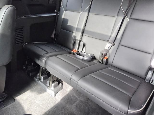 Used 2025 Cadillac Escalade ESV Sport RWD image 2