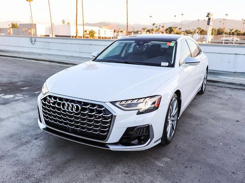 Used 2022 Audi S8 AWD/4WD image 4