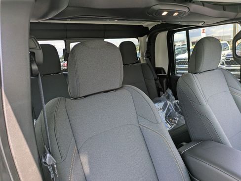 New 2025 Jeep Gladiator Sport image 33