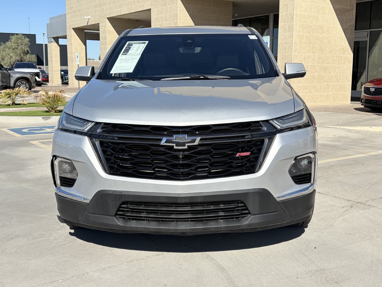 Used 2022 Chevrolet Traverse RS FWD image 2