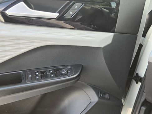 Certified 2024 Volkswagen Taos S FWD image 26