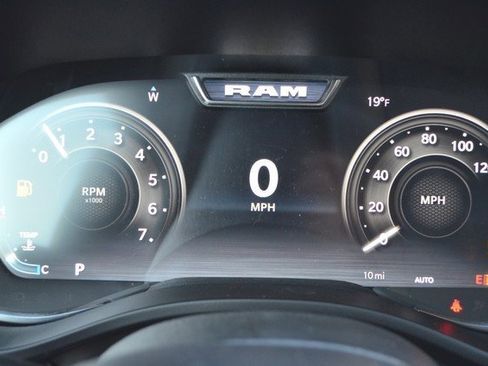 New 2026 RAM 1500 4x4 Crew Cab image 19