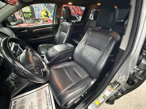 Used 2017 Toyota Highlander Limited AWD/4WD image 11