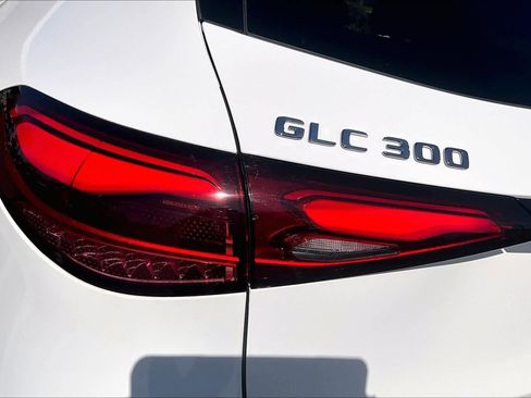 Used 2025 Mercedes-Benz GLC 300 4MATIC image 28