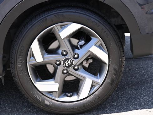Used 2022 Hyundai Venue Limited FWD image 10
