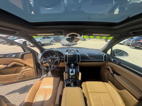 Used 2017 Porsche Cayenne AWD/4WD image 18