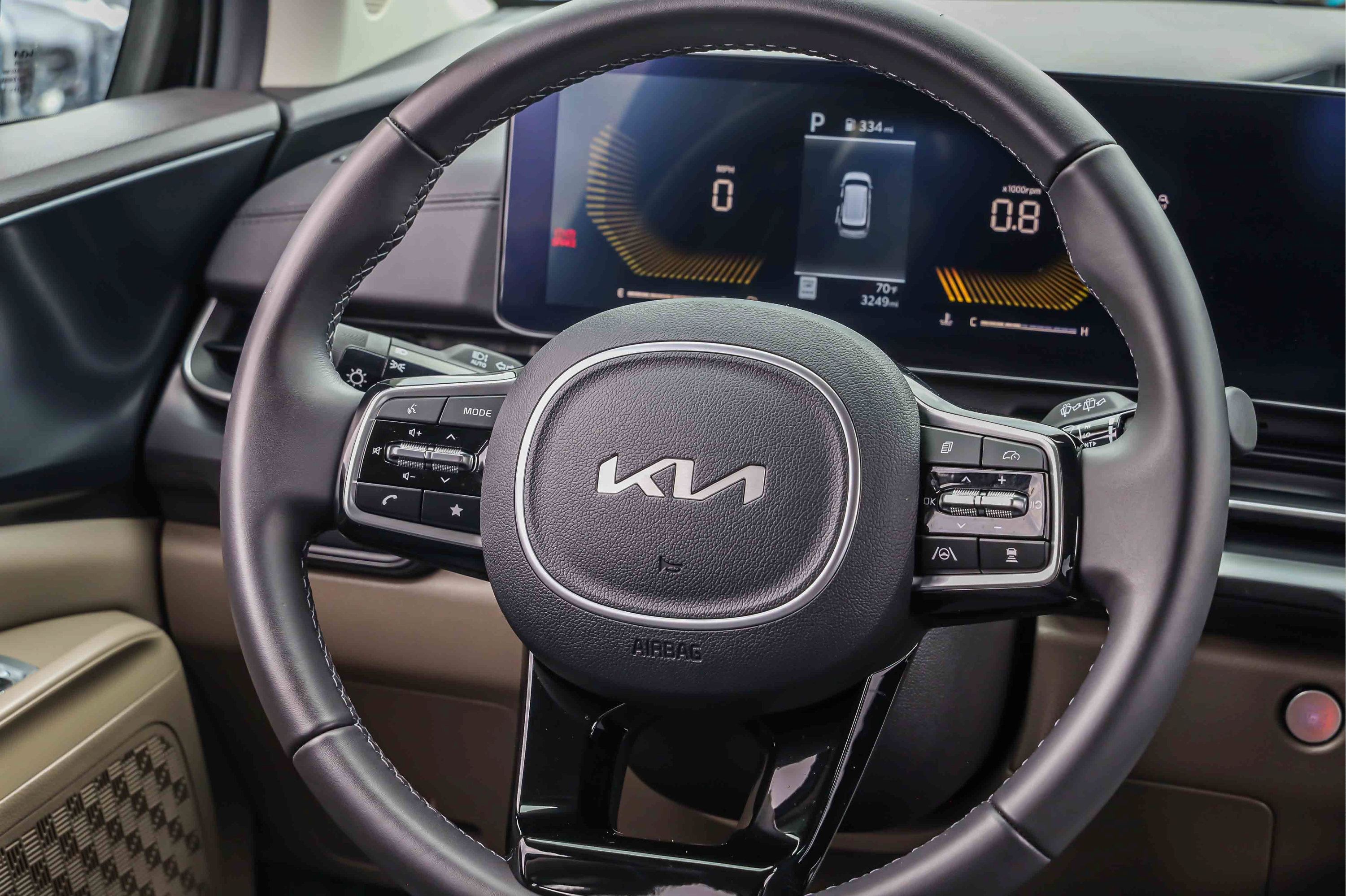 Used 2026 Kia Carnival FWD image 14