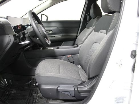 Used 2025 Nissan Kicks SV FWD image 7