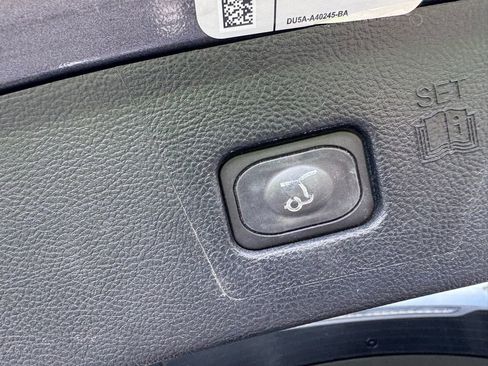 Certified 2018 Ford Edge SEL w/ Equipment Group 201A AWD/4WD image 46