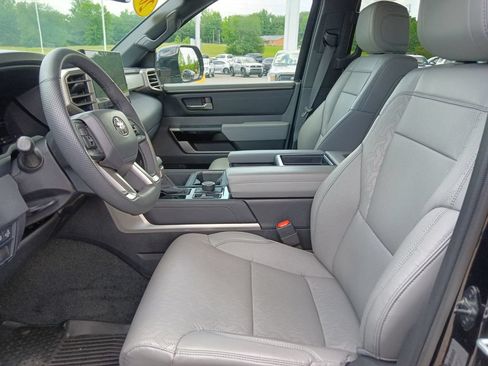 Used 2025 Toyota Tundra Limited AWD/4WD image 16
