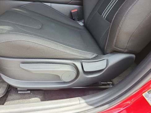 Certified 2024 Hyundai Elantra Blue FWD image 15