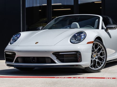 Certified 2022 Porsche 911 Targa 4S AWD/4WD image 7