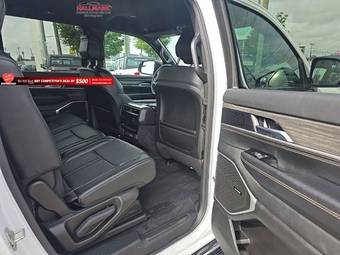 Used 2023 Jeep Wagoneer L Series II AWD/4WD image 20