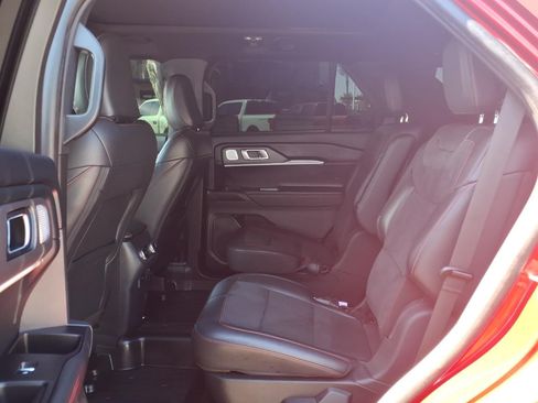 Certified 2025 Ford Explorer ST w/ Sun And Sound Package AWD/4WD image 18