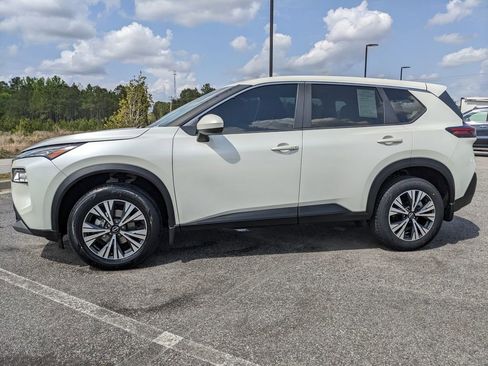 Used 2023 Nissan Rogue SV image 5