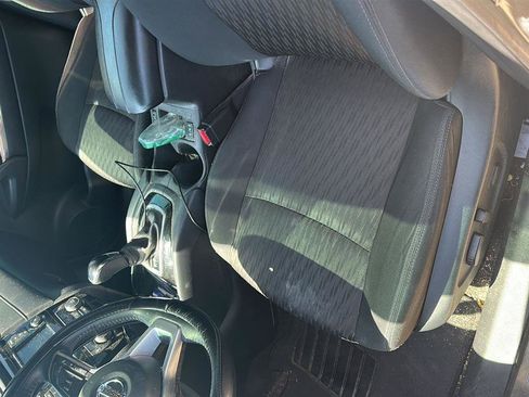 Used 2018 Nissan Rogue SV FWD image 5