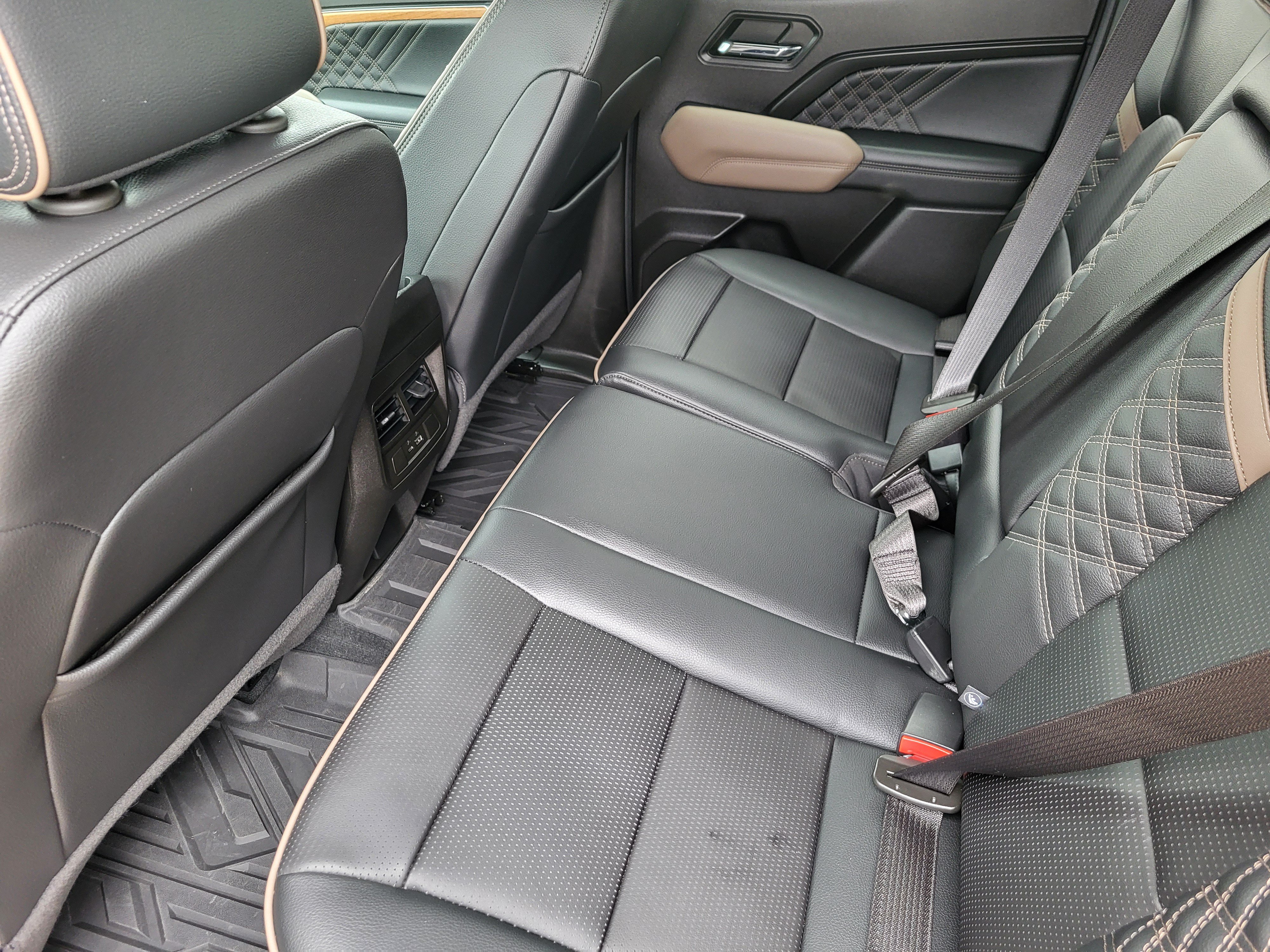 Certified 2023 GMC Canyon Denali w/ Denali Black Edition AWD/4WD image 30