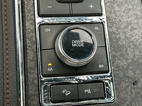 Used 2023 Ford Expedition Limited image 33