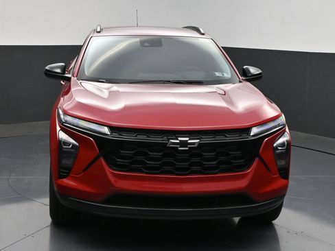 Used 2026 Chevrolet Trax LT w/ Midnight Edition FWD image 2