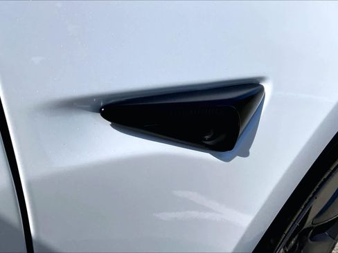 Used 2023 Tesla Model 3 Standard Range RWD image 9