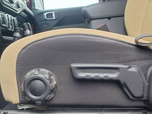 Used 2022 Jeep Wrangler Unlimited Sahara w/ Cold Weather Group image 14