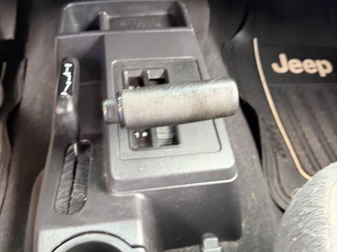 Used 2006 Jeep Wrangler X AWD/4WD image 29