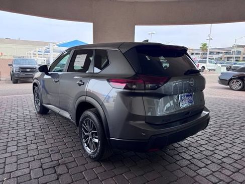 Used 2024 Nissan Rogue S AWD/4WD image 3