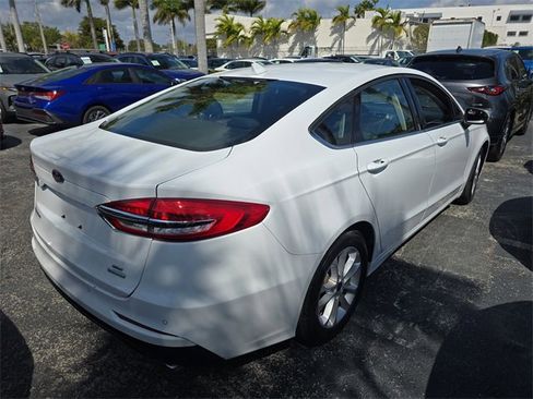 Used 2020 Ford Fusion SE image 4
