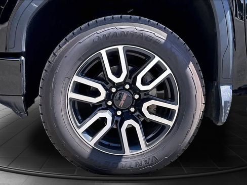 Used 2020 GMC Sierra 1500 AT4 w/ AT4 Premium Package AWD/4WD image 8