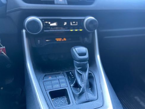 Used 2020 Toyota RAV4 LE w/ All Weather Liner Package AWD/4WD image 15