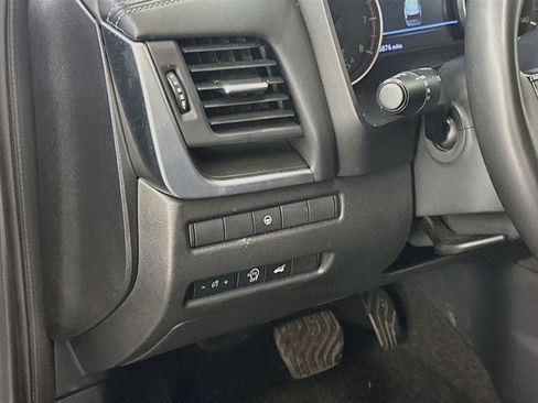 Used 2025 Nissan Rogue SV AWD/4WD image 17