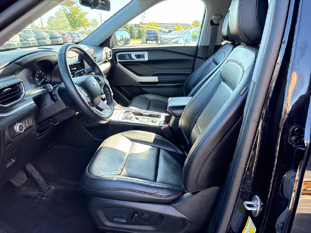Used 2022 Ford Explorer XLT w/ Equipment Group 202A AWD/4WD image 10