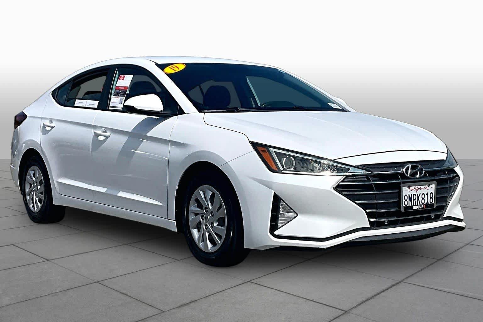 Used 2019 Hyundai Elantra SE w/ Cargo Package FWD image 2