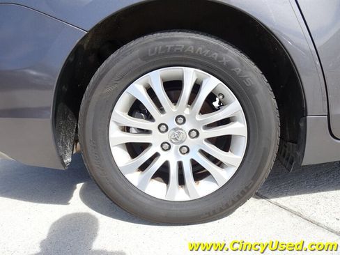 Used 2014 Toyota Sienna XLE FWD image 3