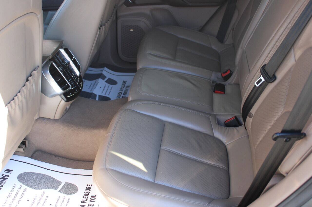Used 2011 Porsche Cayenne Turbo AWD/4WD image 14