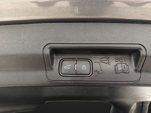 Used 2023 Ford Explorer Limited image 16