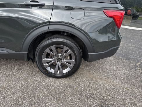 Used 2022 Ford Explorer XLT w/ Equipment Group 202A image 8